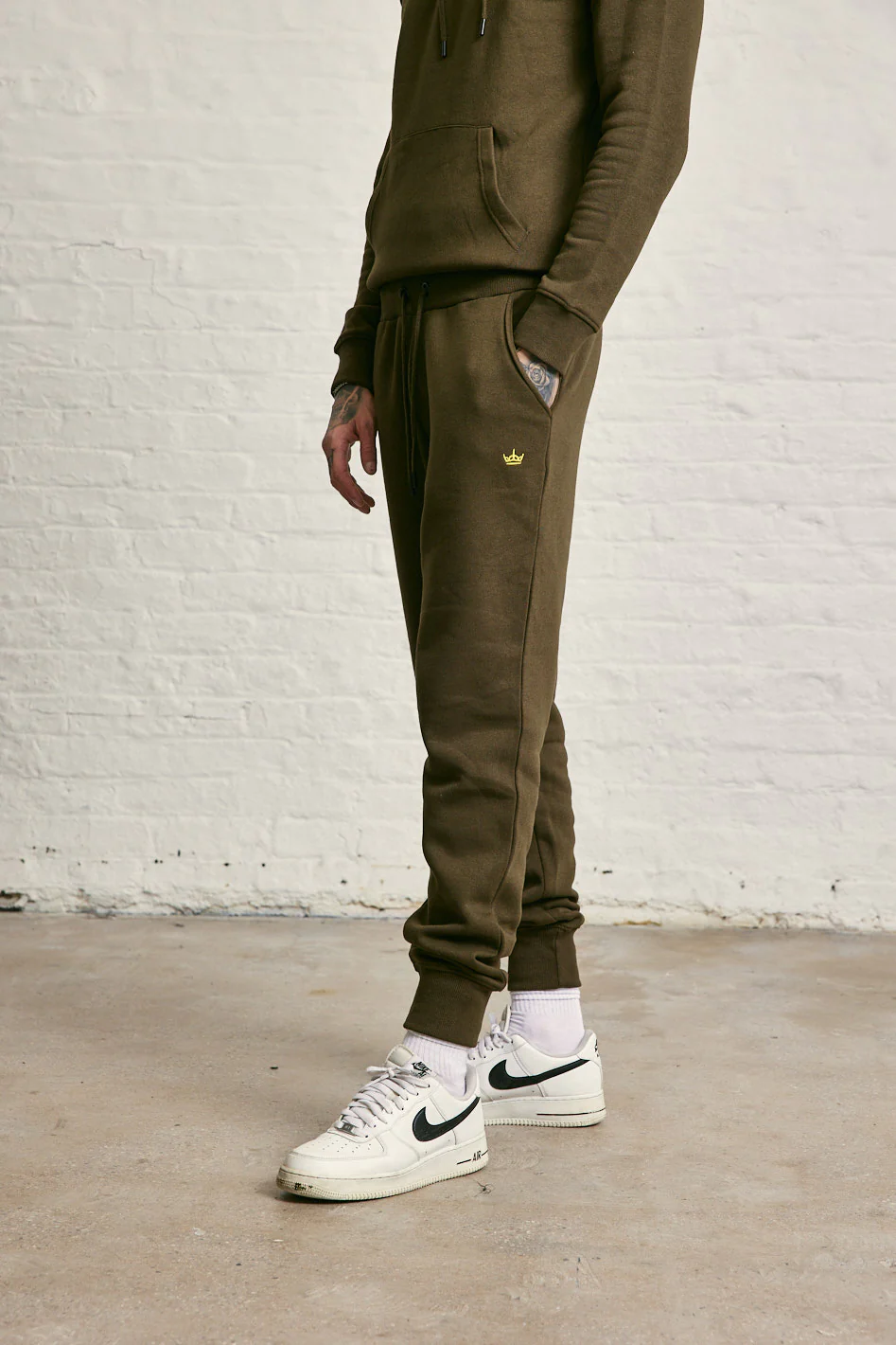 IN Crown EMB Joggers - Image 13